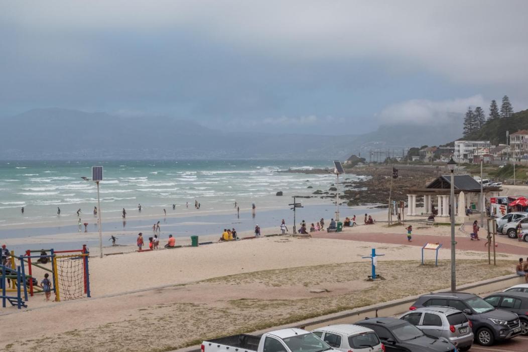 At The Beach - Muizenberg Cape Town Bagian luar foto
